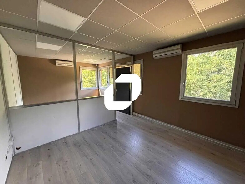 Bureau dans Lissieu à louer - Photo de l’immeuble – Image 2 sur 23
