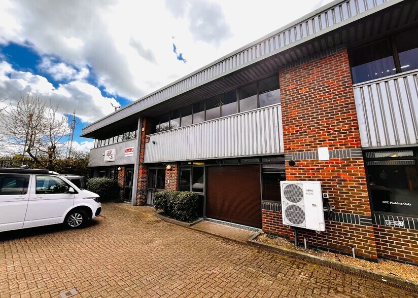 15 Ensign Way, Southampton à louer - Photo principale – Image 1 sur 5