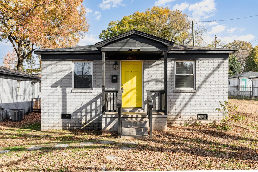 2301 Julia Ave, Charlotte, NC à vendre - Photo de l’immeuble – Image 1 sur 12