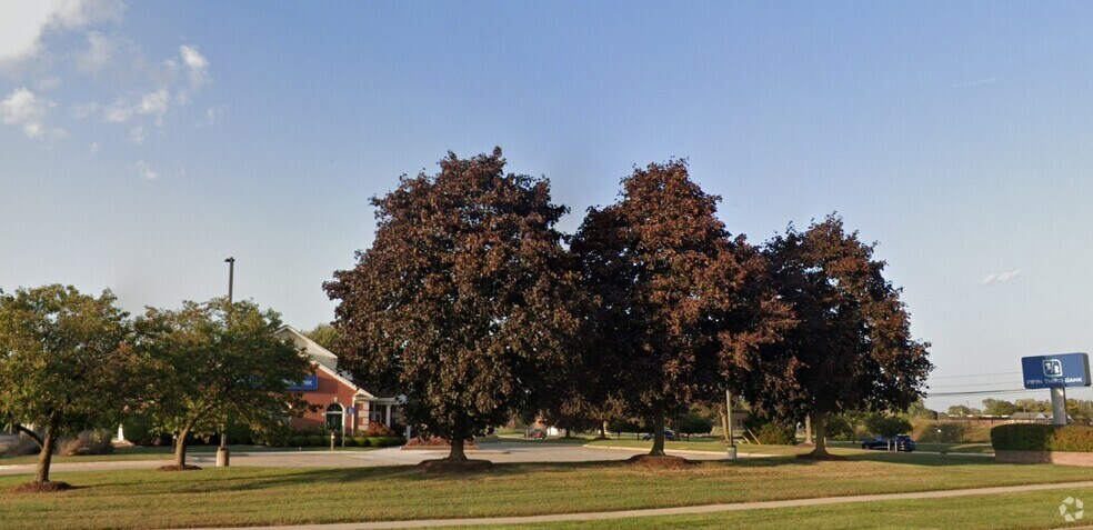 11555 16 Mile Rd, Sterling Heights, MI à vendre - Photo de l’immeuble – Image 1 sur 1