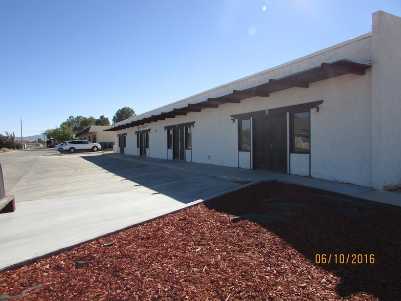 913 Alene Ave, Ridgecrest, CA à louer - Photo de l’immeuble – Image 2 sur 24