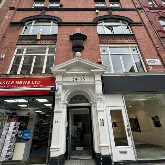34-35 Eastcastle St, Londres à louer Photo de l’immeuble– Image 1 sur 5