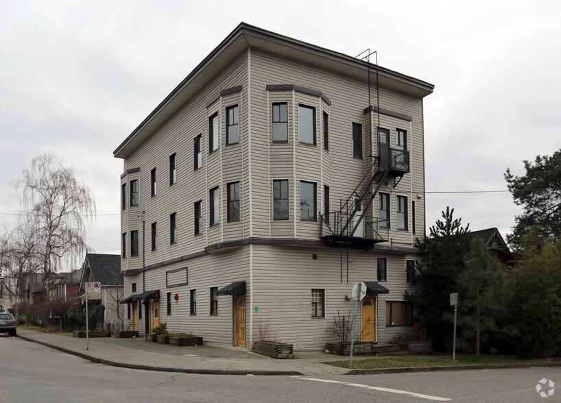 406 Union St, Vancouver, BC à vendre - Photo de l’immeuble – Image 2 sur 16