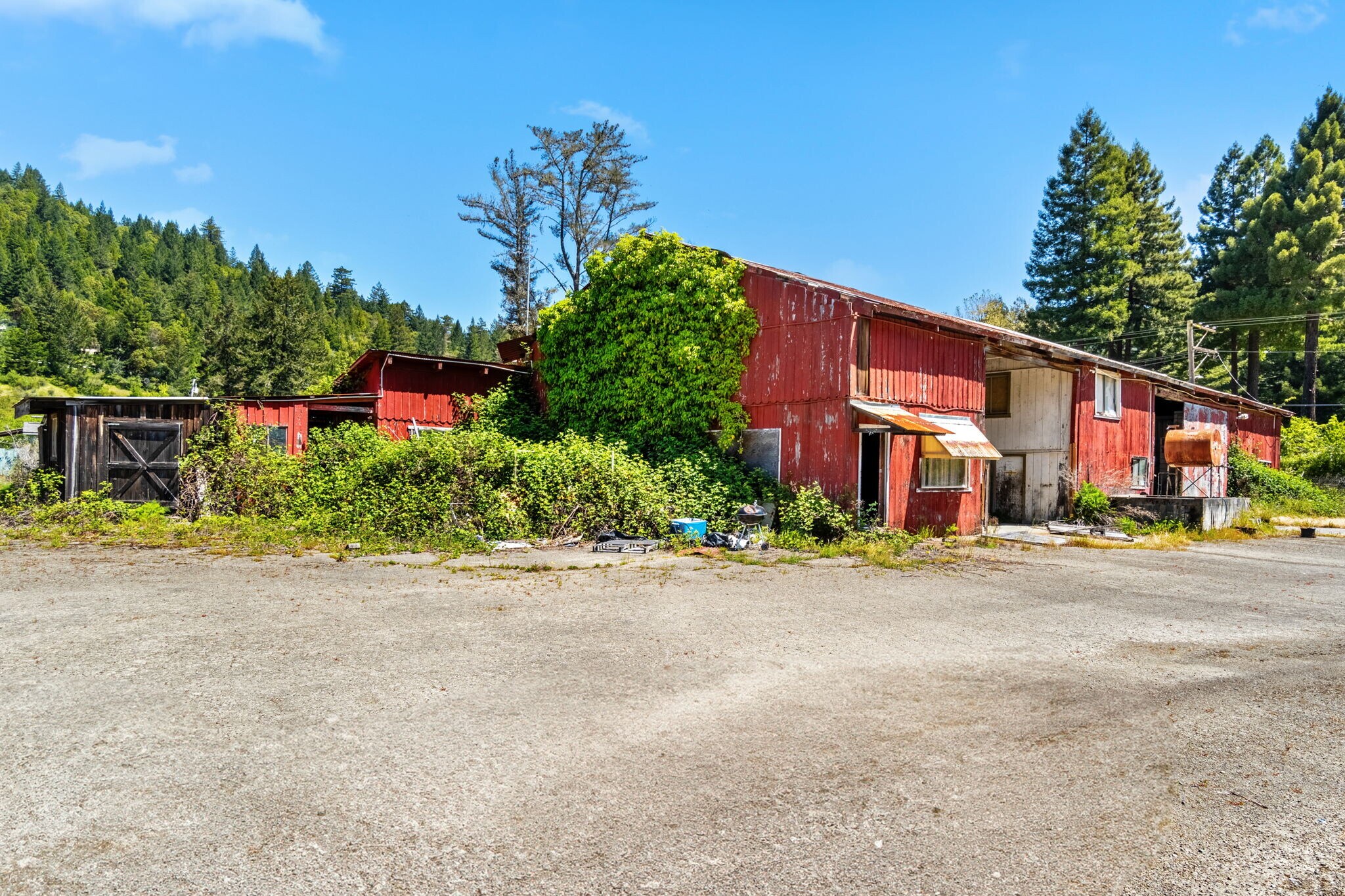 13026 Avenue of the Giants, Myers Flat, CA à vendre Photo de l’immeuble– Image 1 sur 8