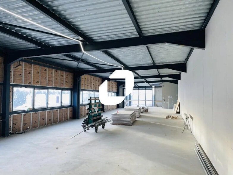 Local d’activités dans Courtry à louer - Photo de la construction – Image 3 sur 4