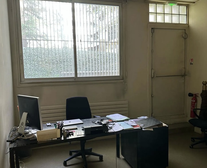 Immeuble residentiel dans Paris à vendre - Photo intérieure – Image 3 sur 10