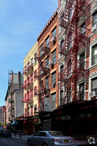 148 Baxter St, New York, NY à louer - Photo de l’immeuble – Image 3 sur 48