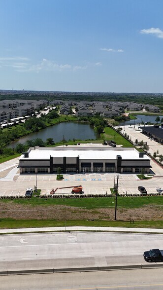 26912 E University Dr, Aubrey, TX à louer - Photo de l’immeuble – Image 1 sur 14