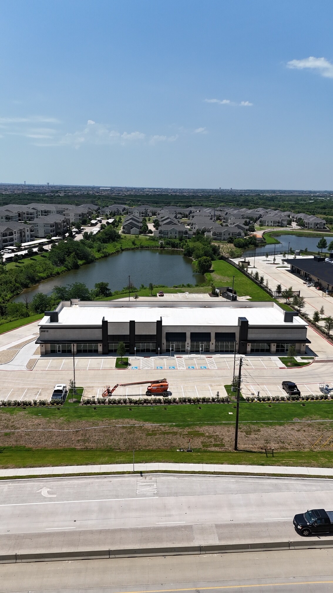 26912 E University Dr, Aubrey, TX à louer Photo de l’immeuble– Image 1 sur 15