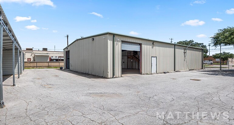 10211 Sommers Dr, San Antonio, TX à louer - Photo de l’immeuble – Image 2 sur 4