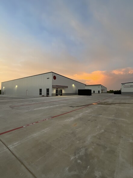 30934 Westbound Katy, Brookshire, TX à louer - Photo de l’immeuble – Image 2 sur 8