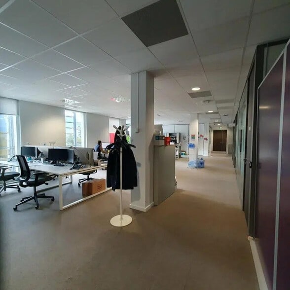 Bureau dans Grenoble à louer - Photo de l’immeuble – Image 2 sur 22