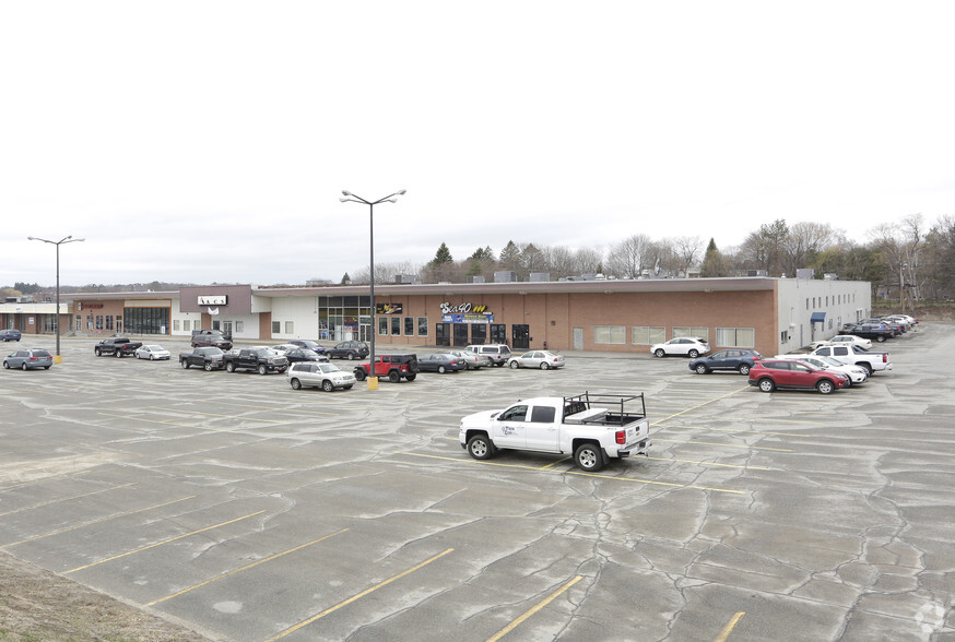 40 East Ave, Lewiston, ME à louer - Photo de l’immeuble – Image 1 sur 7