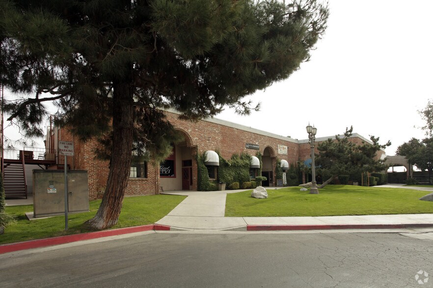3401 Chester Ave, Bakersfield, CA à louer - Photo de l’immeuble – Image 2 sur 4
