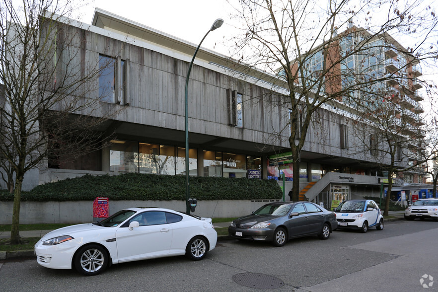 1530-1538 7th Ave W, Vancouver, BC à louer - Photo de l’immeuble – Image 3 sur 11