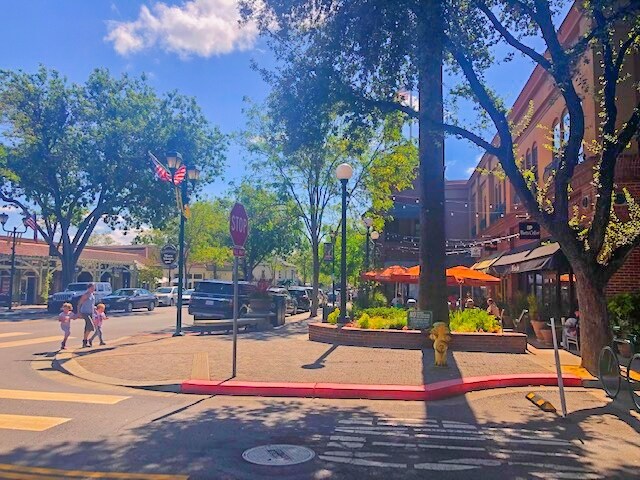 349 Main St, Pleasanton, CA à louer - Photo de l’immeuble – Image 3 sur 13