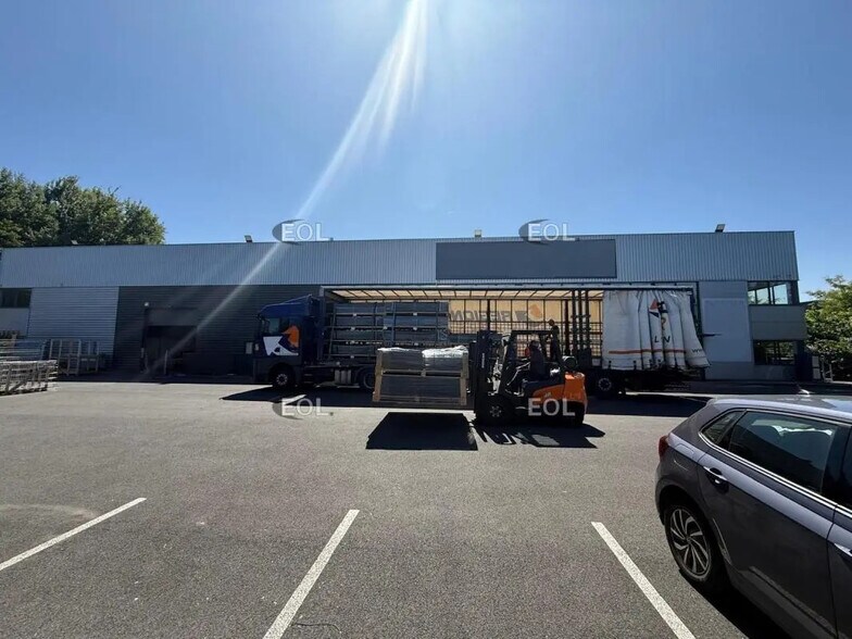 Industriel/Logistique dans Montévrain à louer - Photo de l’immeuble – Image 1 sur 13