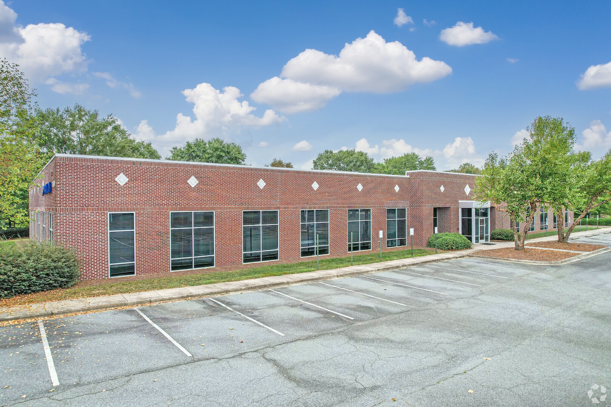 13730 South Point Blvd, Charlotte, NC à louer Photo de l’immeuble– Image 1 sur 15