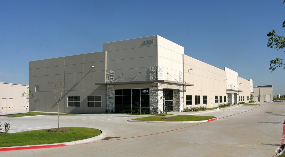 4305 Pinnacle Point Dr, Dallas, TX à louer - Photo de l’immeuble – Image 2 sur 4