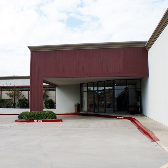 17222 Red Oak Dr, Houston, TX à vendre - Photo de l’immeuble – Image 2 sur 14
