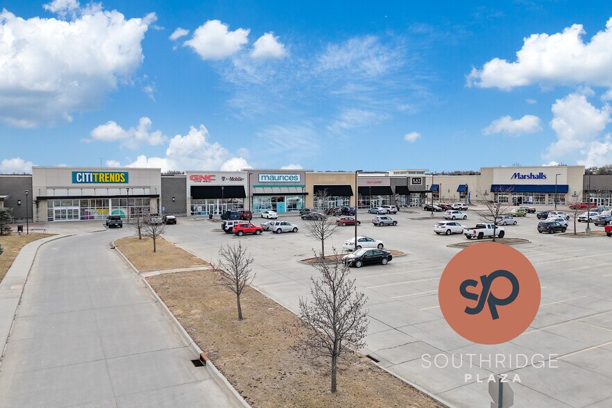1111 E Army Post Rd, Des Moines, IA à louer - Photo de l’immeuble – Image 1 sur 8