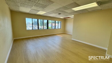 21024 Sherman Way, Canoga Park, CA à louer Photo intérieure– Image 2 sur 5