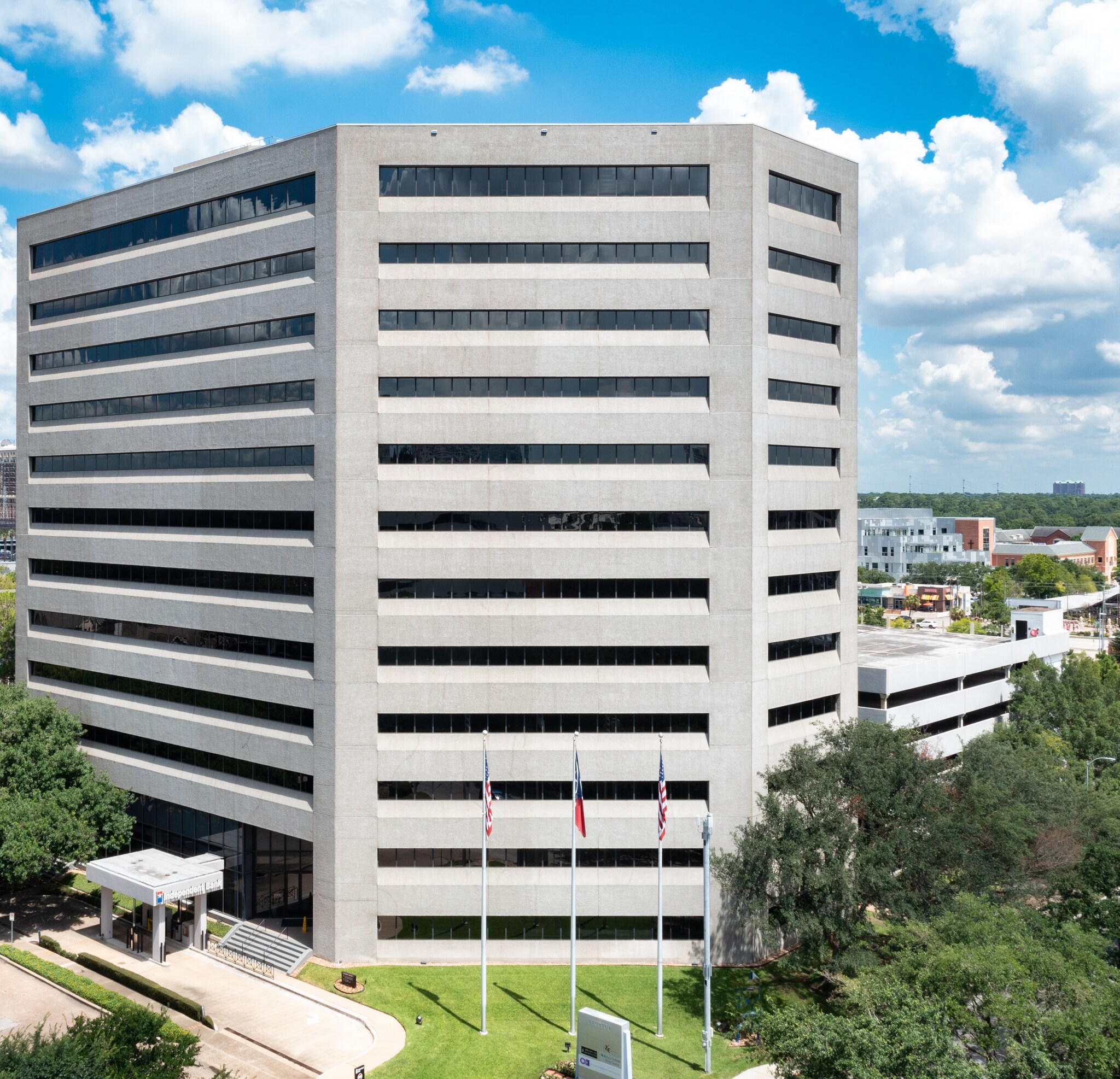 3900 Essex Ln, Houston, TX à louer Photo de l’immeuble– Image 1 sur 5