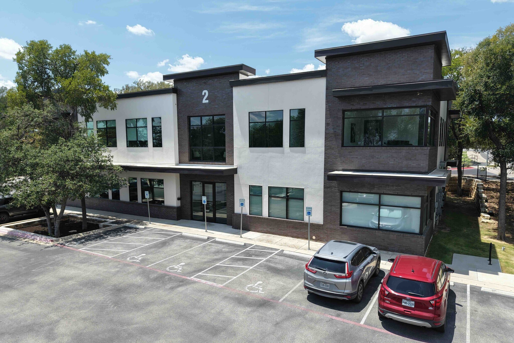 8701 Menchaca Rd, Austin, TX à louer Photo de l’immeuble– Image 1 sur 11