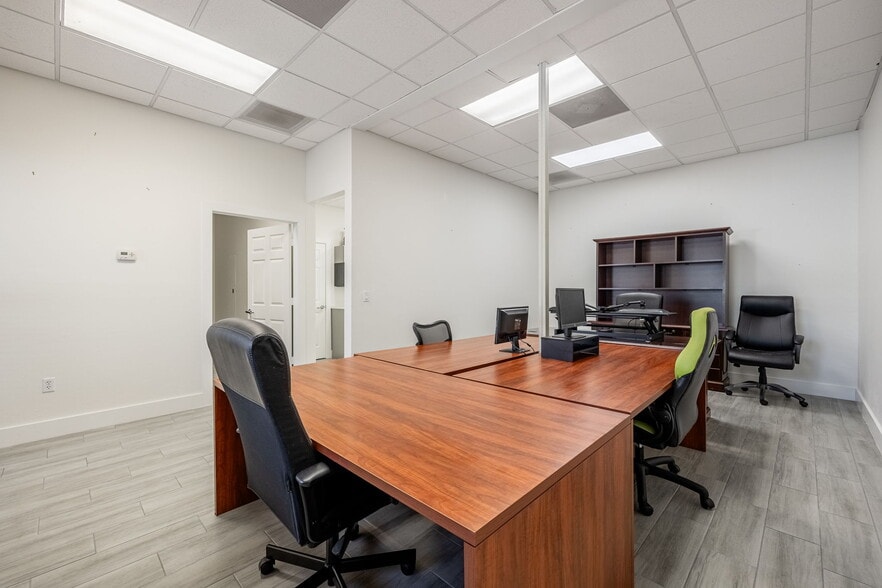 7997 Mercantile St, North Fort Myers, FL à vendre - Photo intérieure – Image 3 sur 18
