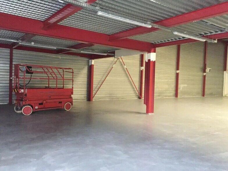 2 Rue Du Commandant Paris, Créteil à louer - Photo de l’immeuble – Image 3 sur 7