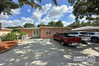 2840 Proctor Rd, Sarasota, FL à louer Photo intérieure– Image 2 sur 7