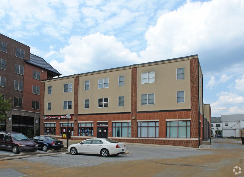 125 E Main Street, Newark, DE à louer - Photo de l’immeuble – Image 1 sur 5