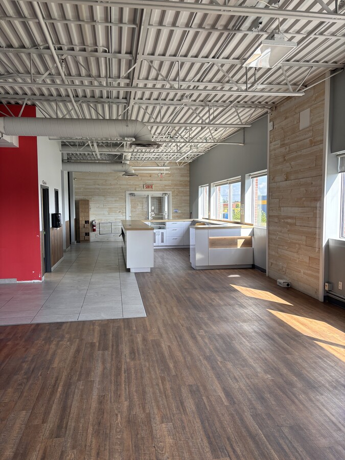 2760-2794 Boul Jacques-Cartier E, Longueuil, QC J4N 1P8 - Lot 2760 - - Photo intérieure - Image 2 of 11