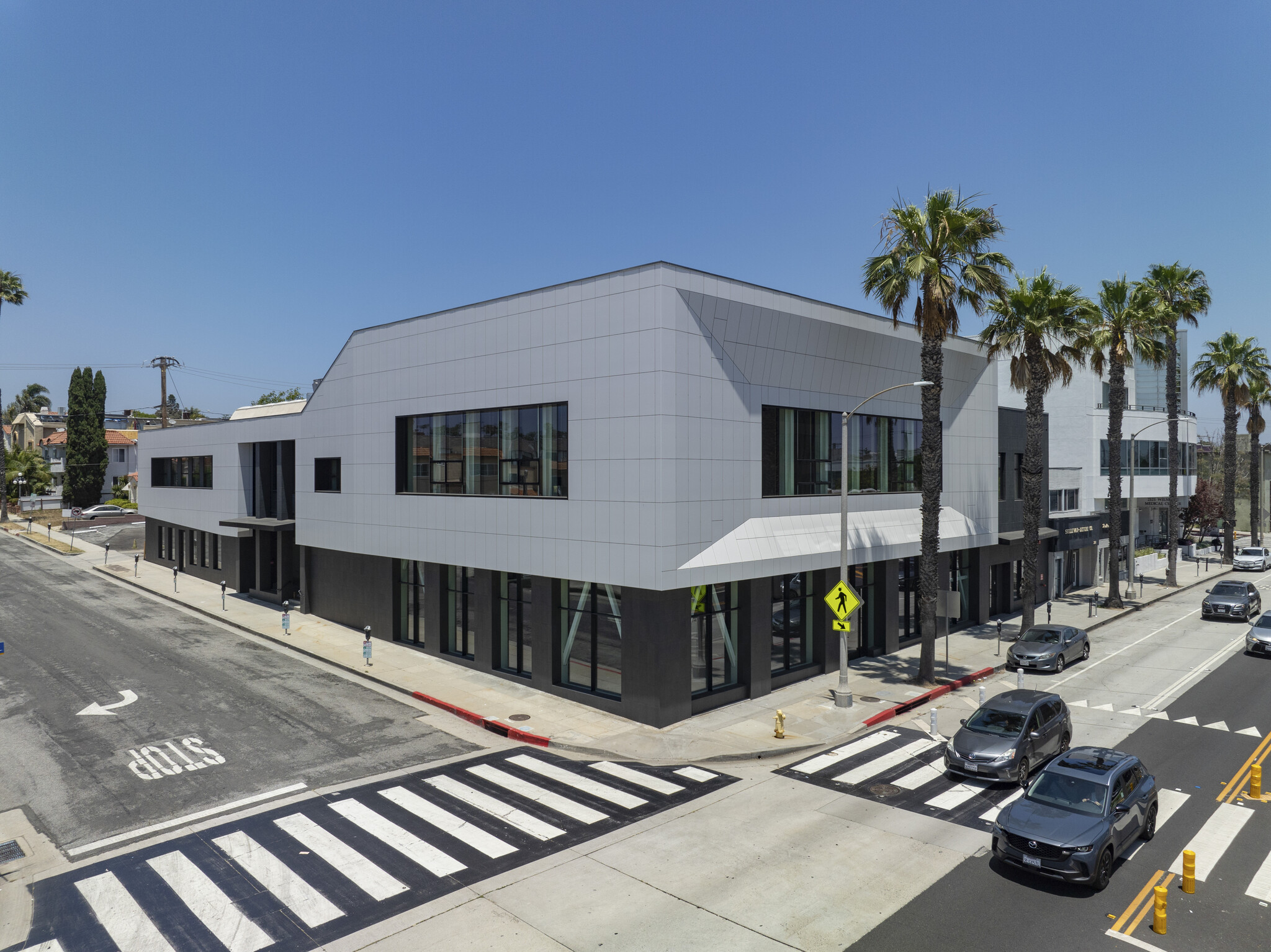 2101 Wilshire Blvd, Santa Monica, CA à vendre Photo de l’immeuble– Image 1 sur 34