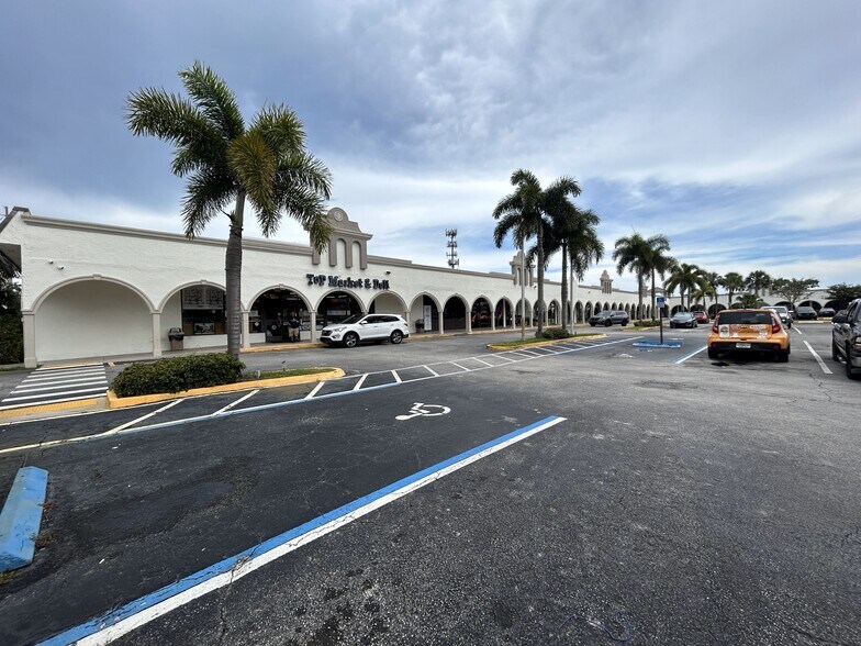 162 Yamato, Boca Raton, FL à louer - Photo de l’immeuble – Image 2 sur 12
