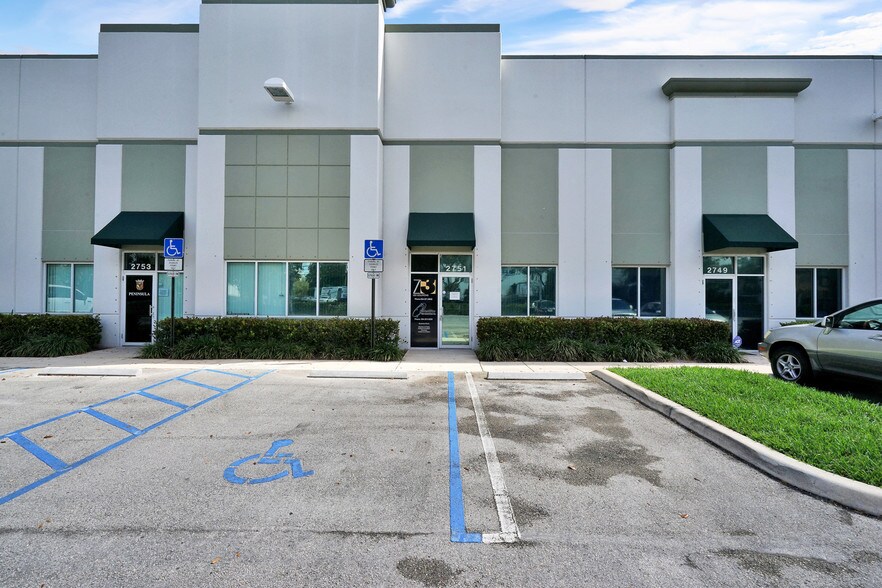 2743-2761 NW 19th St, Pompano Beach, FL à louer - Photo de l’immeuble – Image 3 sur 9