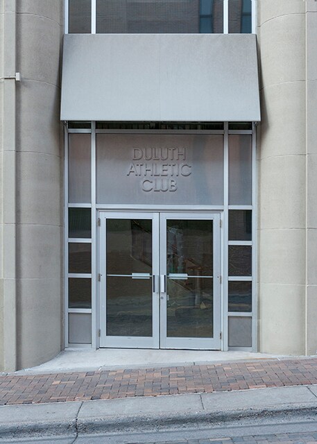 402 W 1st St, Duluth, MN à louer Photo principale– Image 1 sur 4