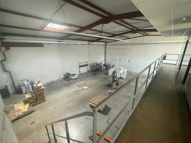 Plus de détails pour Bureau, Local d'activités à louer