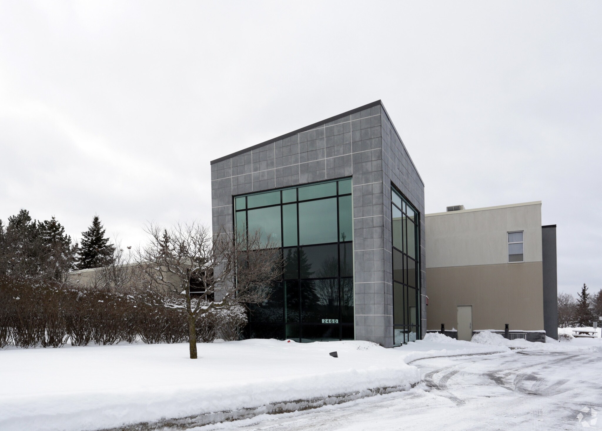 2460 Don Reid Dr, Ottawa, ON à vendre Photo principale– Image 1 sur 3