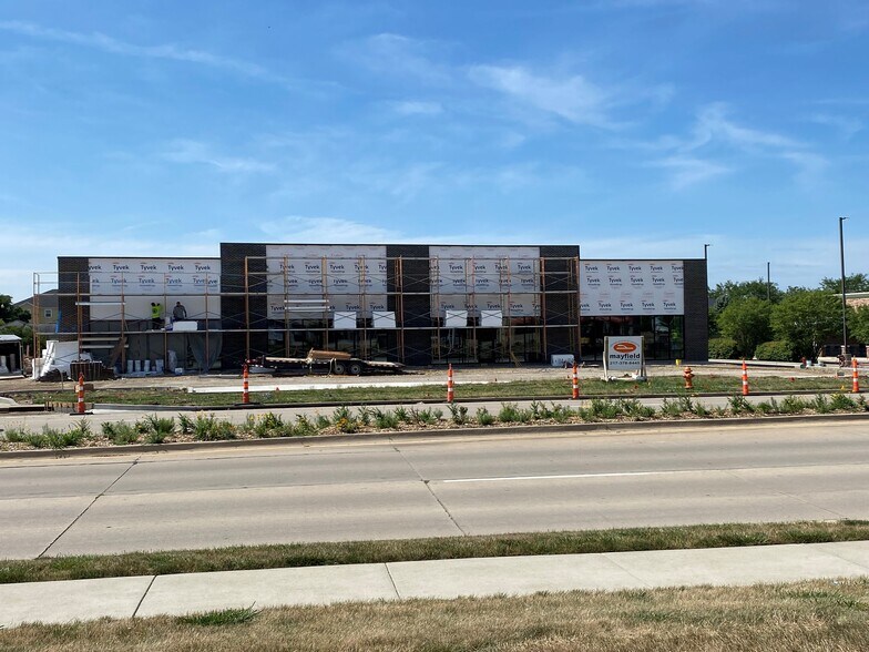 409 Town Center Blvd, Champaign, IL à louer - Photo de l’immeuble – Image 3 sur 10