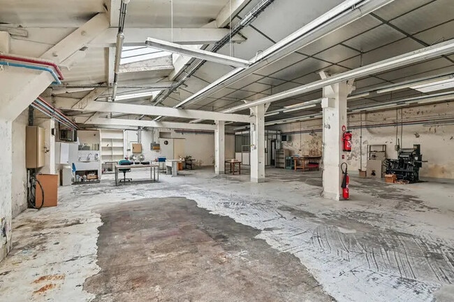 Plus de détails pour Local commercial à louer