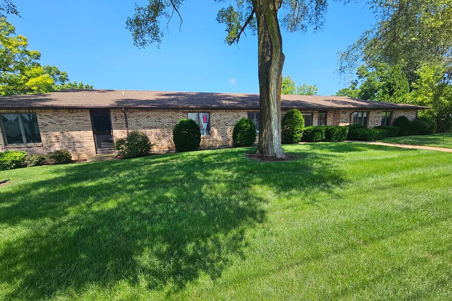 2501 Plainfield Ave NE, Grand Rapids, MI à louer - Photo de l’immeuble – Image 3 sur 8