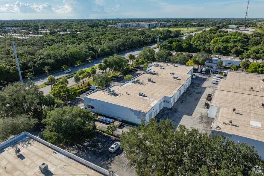2855-2915 S Congress Ave, Delray Beach, FL à louer - Photo de l’immeuble – Image 3 sur 8