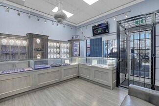 Plus de détails pour 8028 128th St, Surrey, BC - Local commercial à vendre