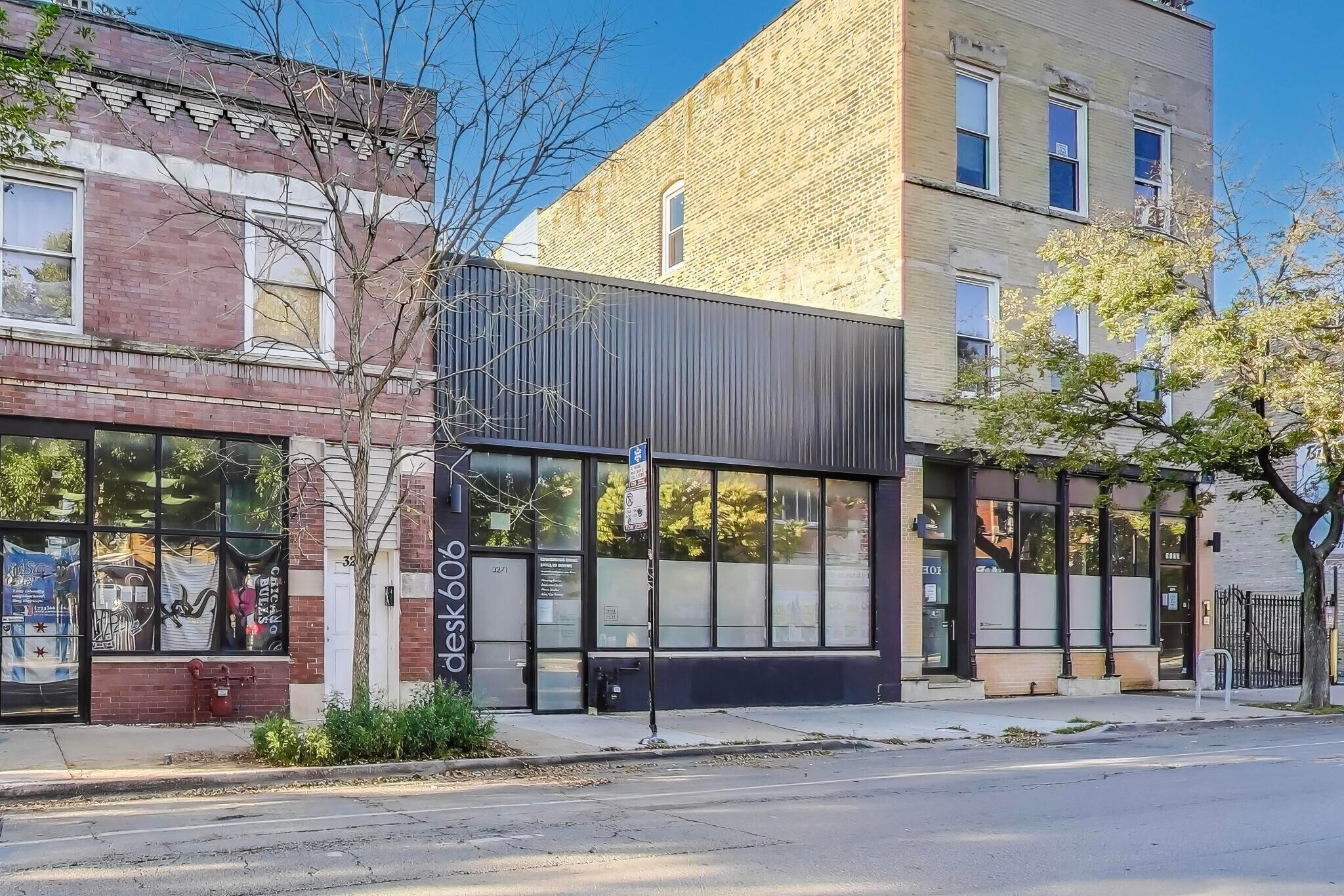 3271 W Armitage Ave, Chicago, IL à louer Photo de l’immeuble– Image 1 sur 8