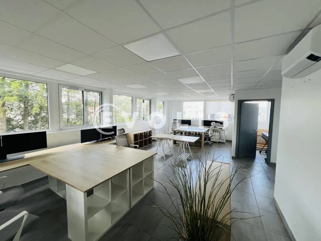Bureau dans Ozoir-la-Ferrière à louer Photo intérieure– Image 1 sur 8
