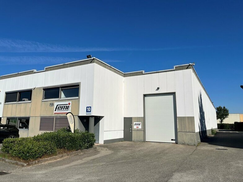 58 Avenue Des Bruyères, Décines-Charpieu à louer - Photo de l’immeuble – Image 1 sur 11
