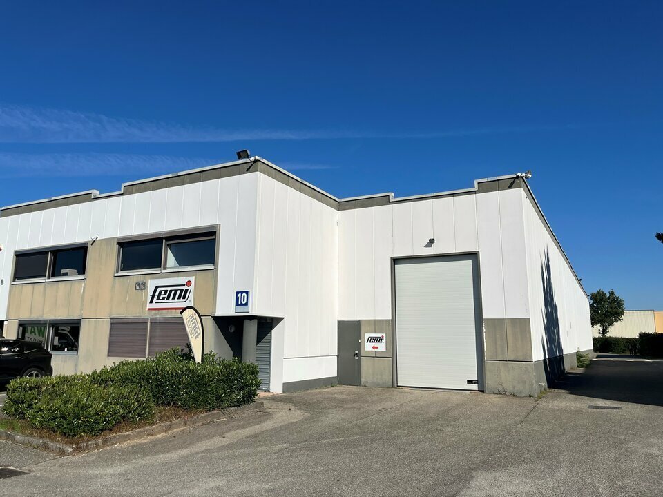 58 Avenue Des Bruyères, Décines-Charpieu à louer Photo de l’immeuble– Image 1 sur 12
