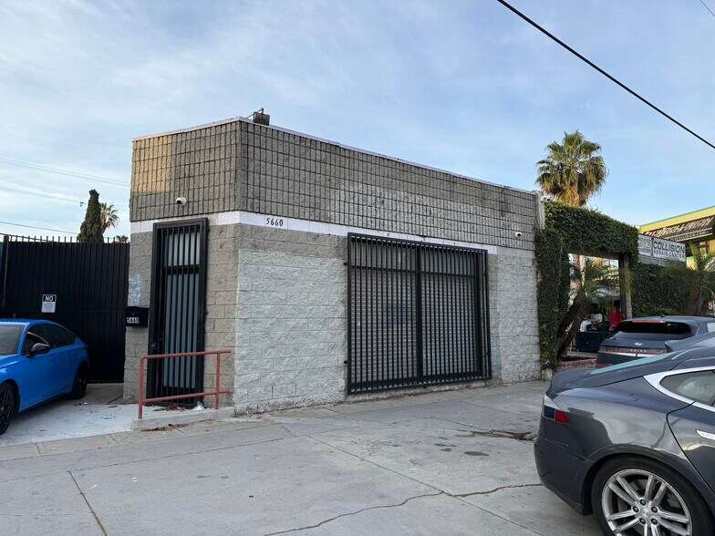 5660 W Venice Blvd, Los Angeles, CA à louer - Photo principale – Image 1 sur 6