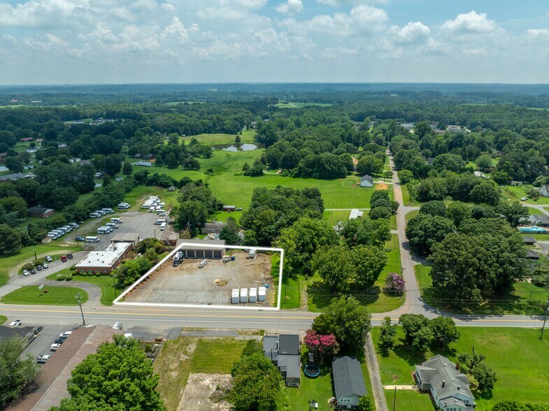 1417 W Main St, Yadkinville, NC à vendre - Photo de l’immeuble – Image 3 sur 28